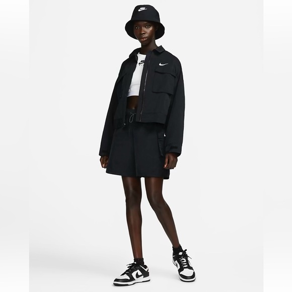 Nike Sportswear Essential Women's Woven High-Rise Shorts Size M Black DM6247-010 - Picture 11 of 13